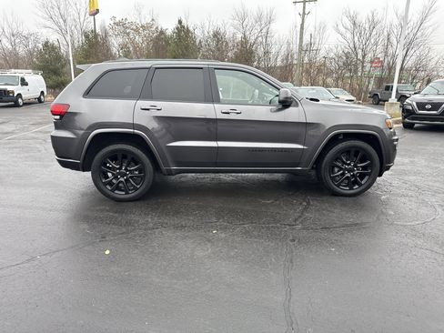 Used 2020 Jeep Grand Cherokee Altitude image 10
