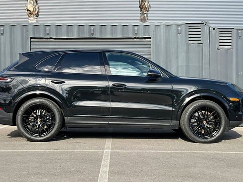 Used 2025 Porsche Cayenne image 9