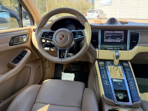 Used 2017 Porsche Macan S image 10