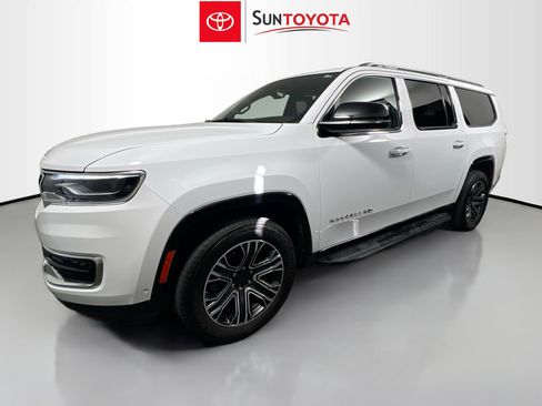 Used 2024 Jeep Wagoneer L Series II w/ Flexible Seating Group image 9