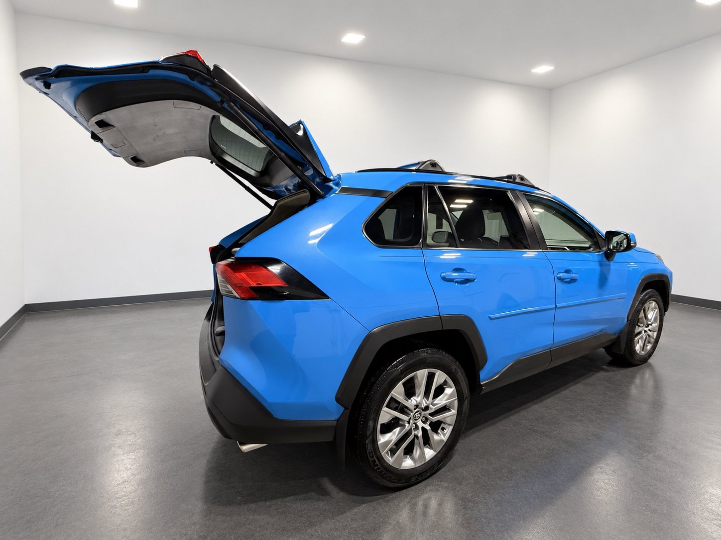 Used 2020 Toyota RAV4 XLE Premium AWD/4WD image 12