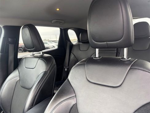 Used 2019 Jeep Cherokee Latitude Plus image 13