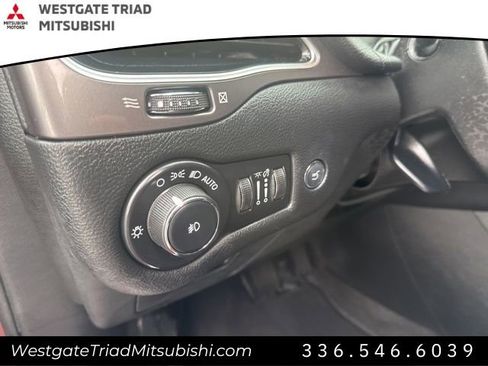 Used 2020 Jeep Cherokee Limited image 14
