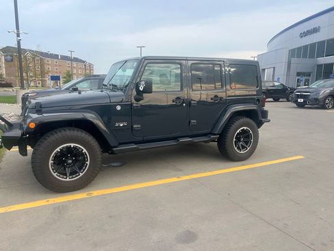 Used 2016 Jeep Wrangler Unlimited Sahara w/ Connectivity Group AWD/4WD image 2