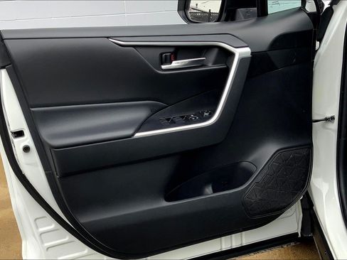 Used 2021 Toyota RAV4 XLE FWD image 27