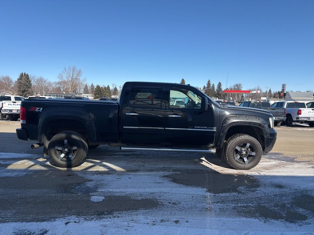 Used 2011 GMC Sierra 2500 Denali w/ Suspension Package, Off-Road AWD/4WD image 5