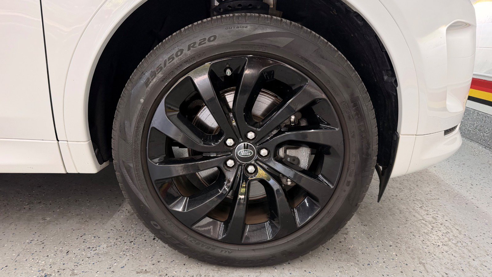 Used 2023 Land Rover Discovery Sport SE R-Dynamic AWD/4WD image 19
