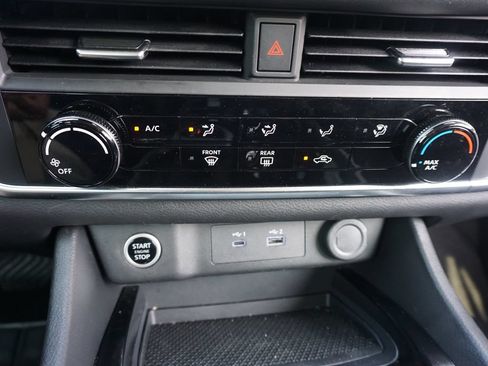 Used 2023 Nissan Rogue S FWD image 12