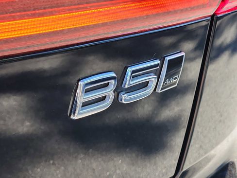 Certified 2024 Volvo XC60 B5 Plus w/ Protection Package Premier AWD/4WD image 28