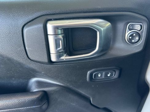 Used 2024 Jeep Wrangler Unlimited AWD/4WD image 17