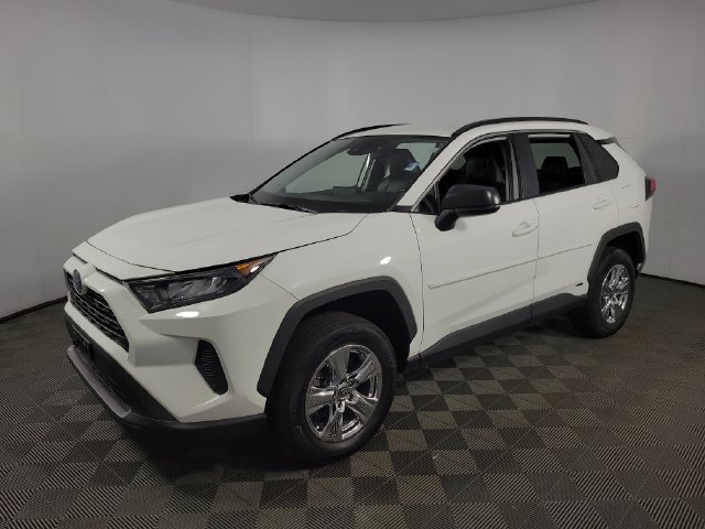 Used 2022 Toyota RAV4 LE AWD/4WD image 3