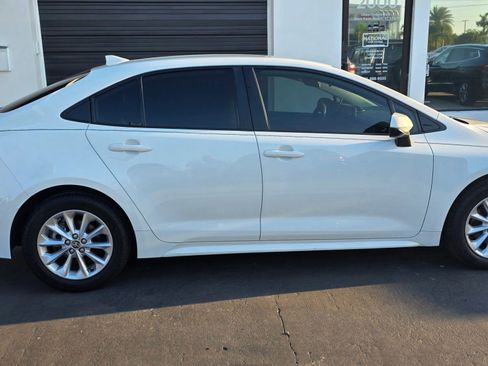 Used 2022 Toyota Corolla LE w/ LE Convenience Package image 3