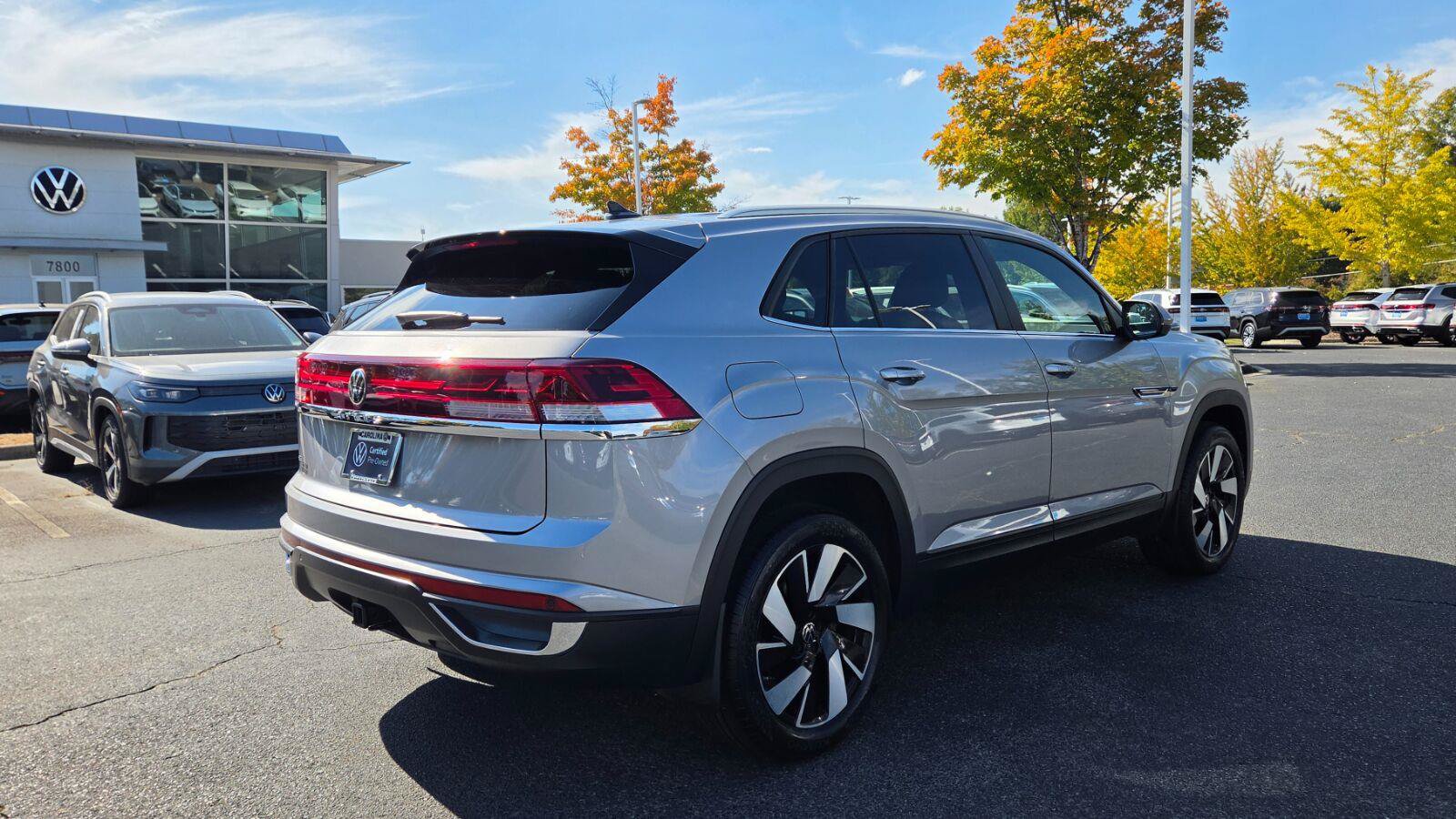 Used 2024 Volkswagen Atlas Cross Sport SE FWD image 5