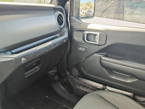 Used 2020 Jeep Wrangler Unlimited Sport AWD/4WD image 3