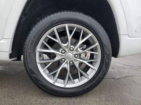 Used 2025 Jeep Grand Cherokee Summit image 9