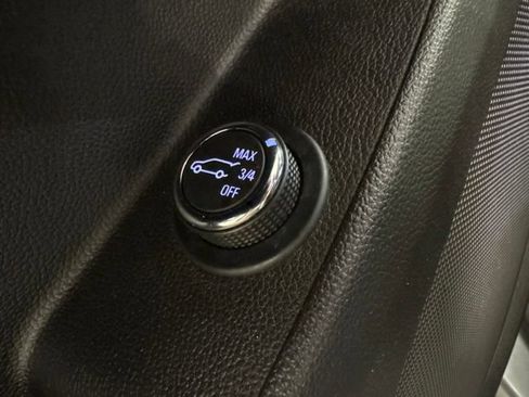Used 2020 Chevrolet Traverse LT FWD image 12