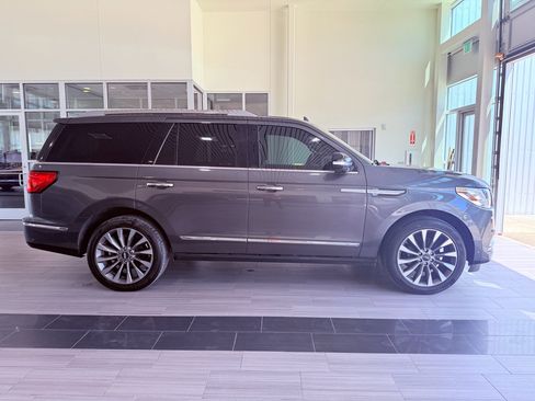 Used 2018 Lincoln Navigator Select w/ Technology Package RWD image 4