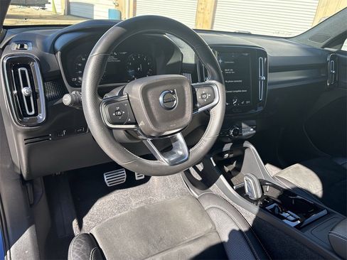 Used 2021 Volvo XC40 T5 R-Design w/ Advanced Package image 14