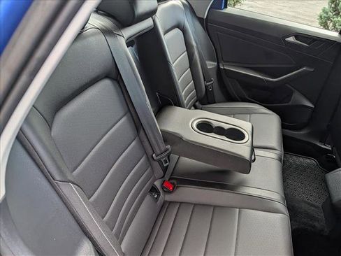 Used 2022 Volkswagen Jetta SE w/ Panoramic Sunroof Package FWD image 15