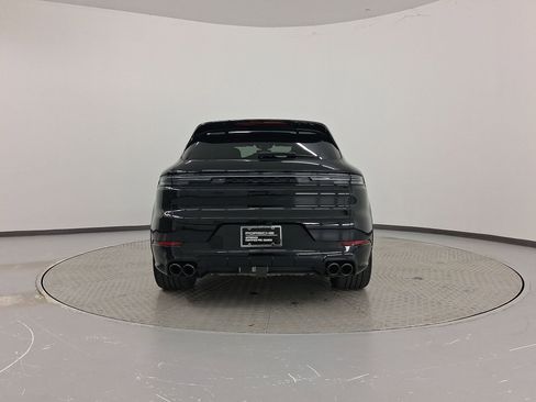 Certified 2025 Porsche Cayenne GTS image 6