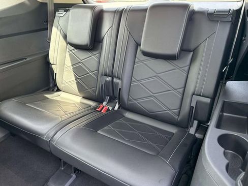 Used 2024 Volkswagen Atlas SE image 18