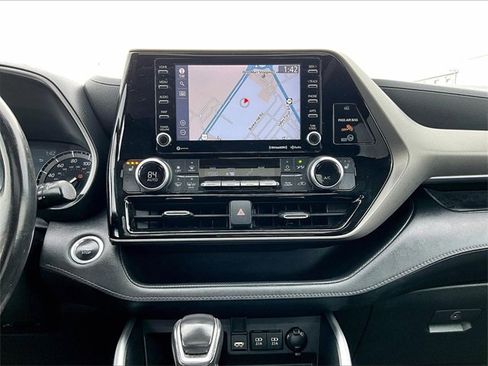 Used 2020 Toyota Highlander XLE image 18