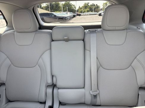 Used 2021 Jeep Cherokee Limited w/ Elite Package FWD image 25