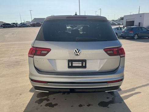 Used 2021 Volkswagen Tiguan SE R-Line image 4