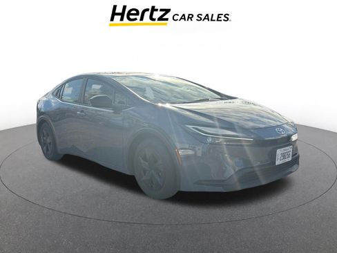 Used 2025 Toyota Prius LE image 1