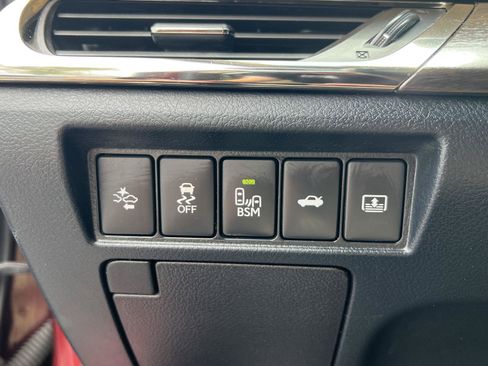 Used 2016 Toyota Avalon Limited FWD image 32