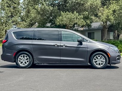 Used 2023 Chrysler Pacifica Touring-L