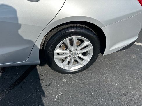 Used 2018 Chevrolet Malibu LT w/ Driver Confidence Package image 9