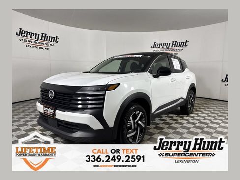 Used 2025 Nissan Kicks SV FWD image 1