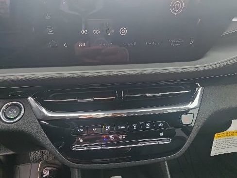Certified 2025 Buick Envista Avenir FWD image 6