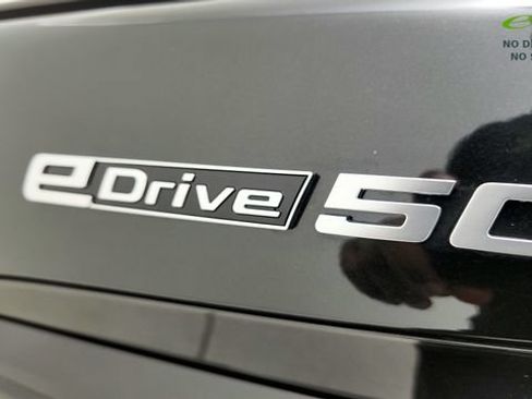 Used 2025 BMW i7 xDrive60 w/ Executive Package RWD image 32