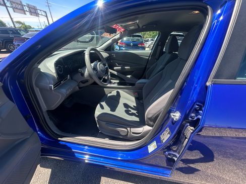 Used 2023 Hyundai Elantra SEL w/ Convenience Package FWD image 6