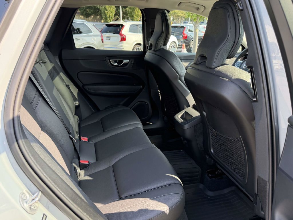 Used 2024 Volvo XC60 B5 Plus w/ Protection Package Premier AWD/4WD image 13