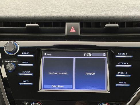 Used 2018 Toyota Camry XLE image 23