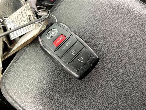 Used 2025 Toyota 4Runner SR5 AWD/4WD image 34