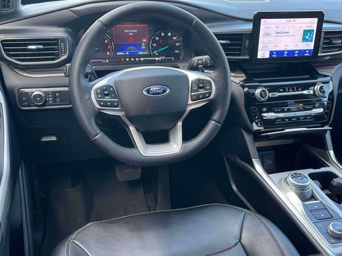 Used 2021 Ford Explorer Limited w/ Equipment Group 301A AWD/4WD image 12