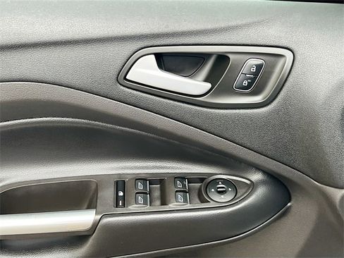 Used 2019 Ford Escape SE image 17