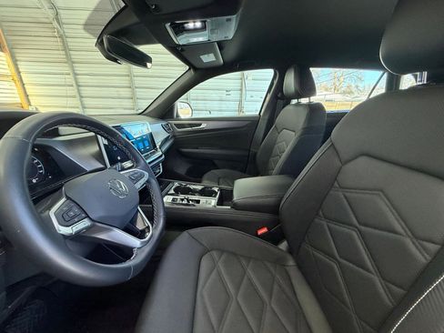 Used 2025 Volkswagen Atlas Cross Sport SE image 28