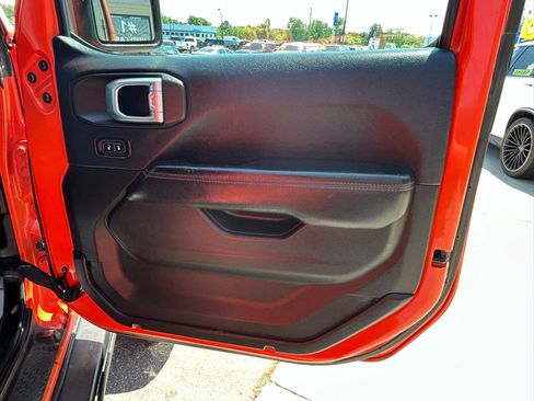 Used 2018 Jeep Wrangler Unlimited Rubicon w/ LED Lighting Group AWD/4WD image 16