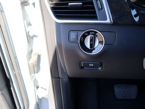 Used 2016 Mercedes-Benz GL 550 4MATIC image 40