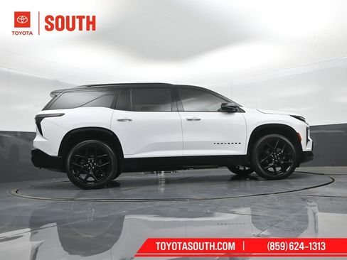 Used 2024 Chevrolet Traverse RS image 32