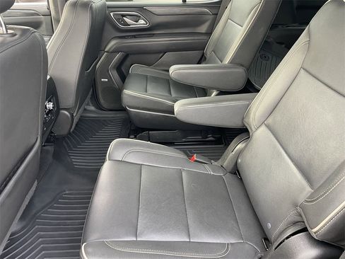 Used 2022 GMC Yukon SLT w/ SLT Premium Package image 12