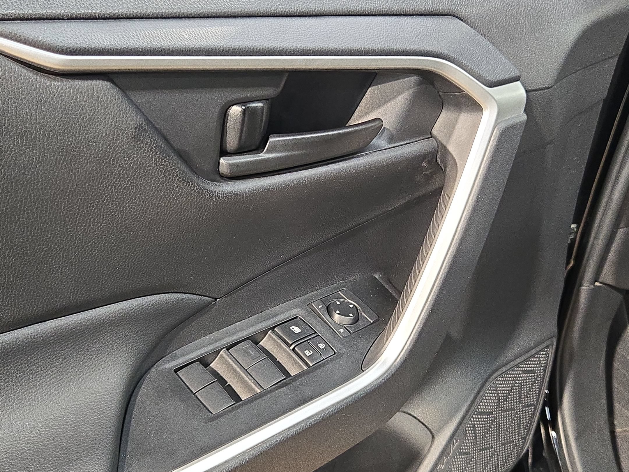 Certified 2024 Toyota RAV4 LE AWD/4WD image 21