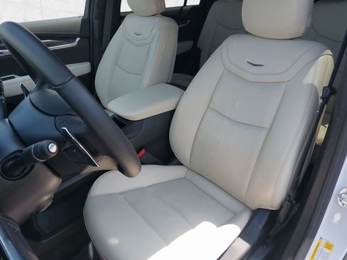 Used 2025 Cadillac XT6 Sport w/ LPO, Floor Liner Package image 18