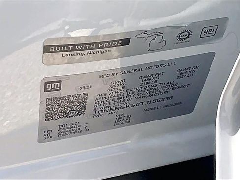 Used 2026 Chevrolet Traverse LT FWD image 32
