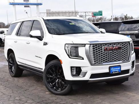 Used 2021 GMC Yukon Denali w/ Denali Premium Package image 2